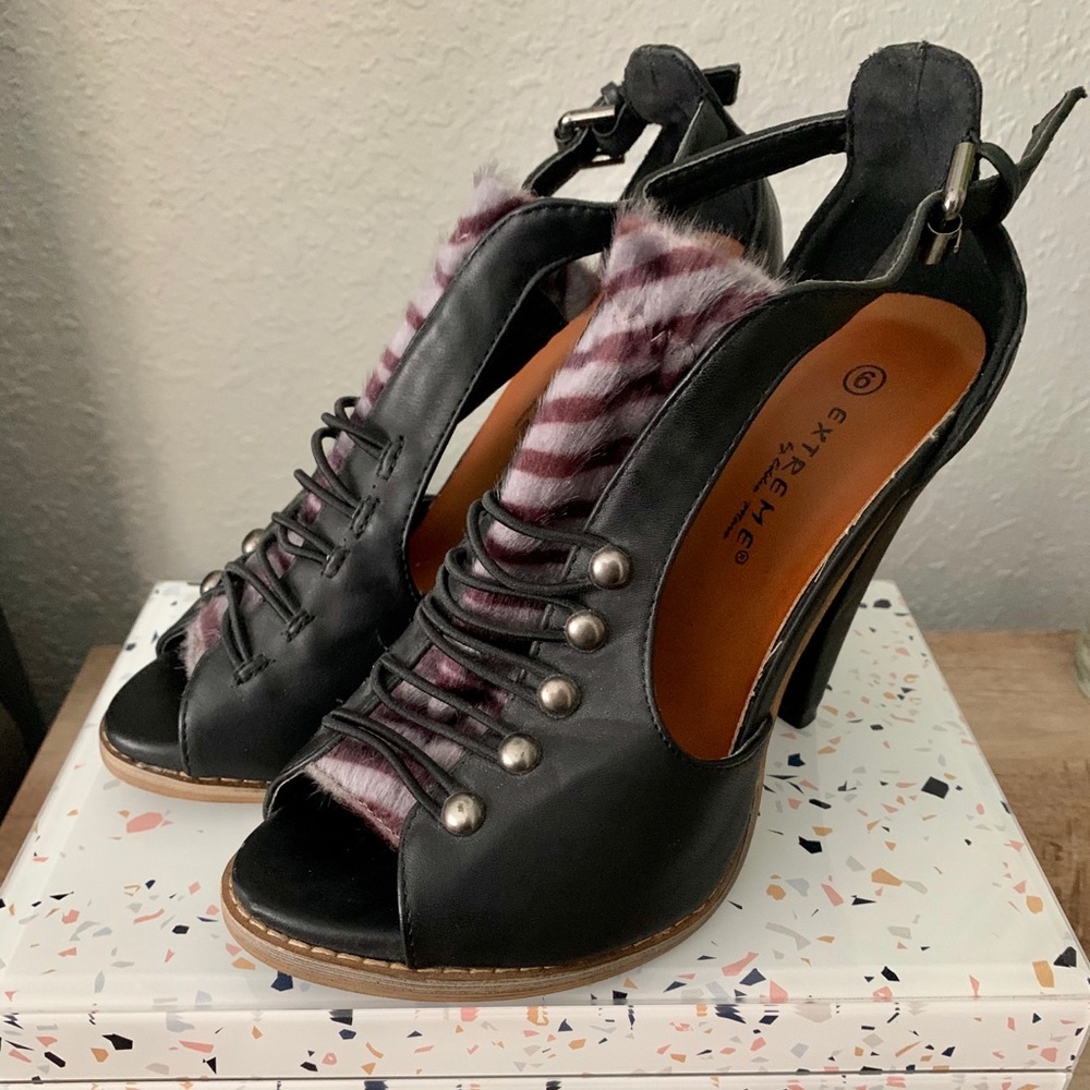 Sassy Leather Pumps by Eddie Mona